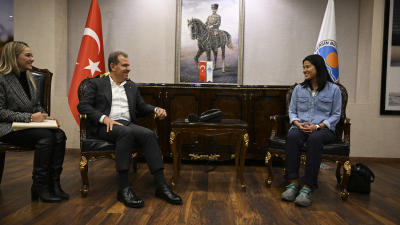 İspanyol Gezgin Sara Qiu, Başkan Seçer'i Ziyaret Etti