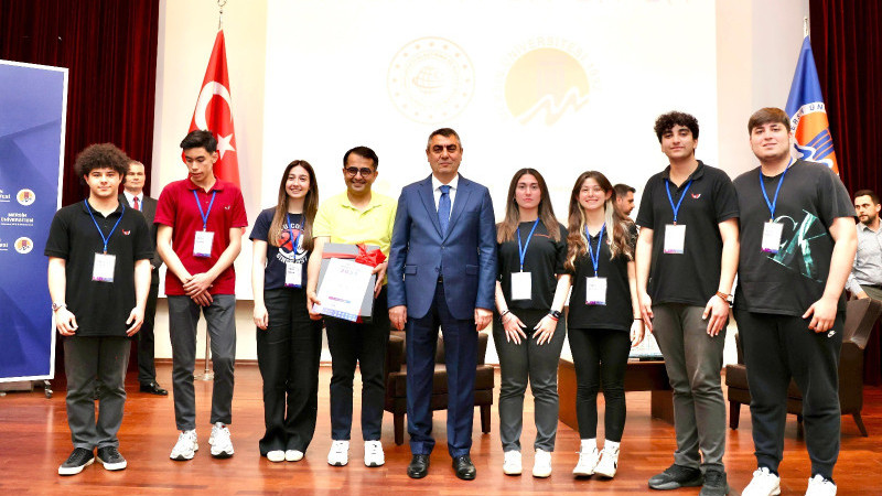 Mersin Valisi Toros, AR-GE Proje Pazarı 2025 Sergi ve ödül törenine katıldı