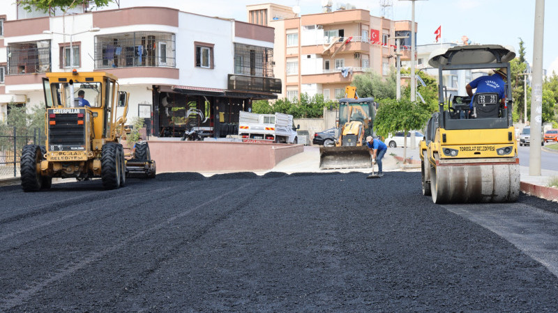 TOROSLAR’DA YOLLAR YENİLENİYOR 
