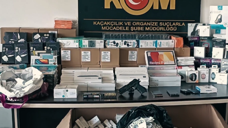 Tarsus'ta Kaçak Telefon Operasyonu: 12 Şüpheli Gözaltına Alındı