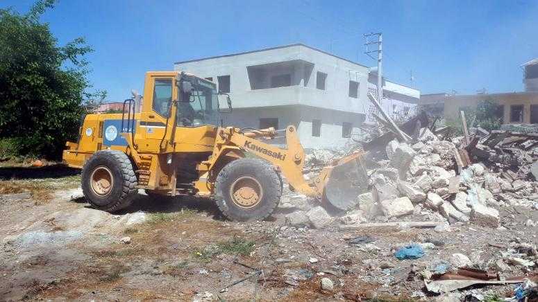 AKDENİZ’DE  YOL AÇMA, METRUK BİNA YIKIMI, KALDIRIM YENİLEME ÇALIŞMALARI