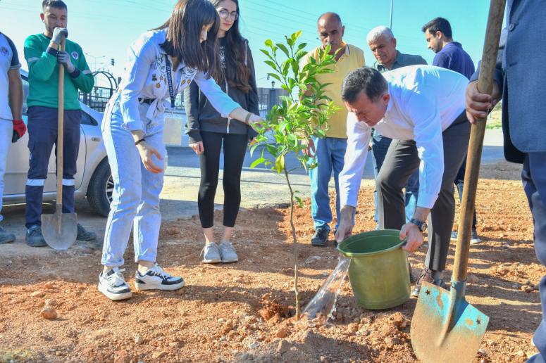 Başkan Özyiğit, “Yenişehir’de yeşil alan sayısını arttırdık”