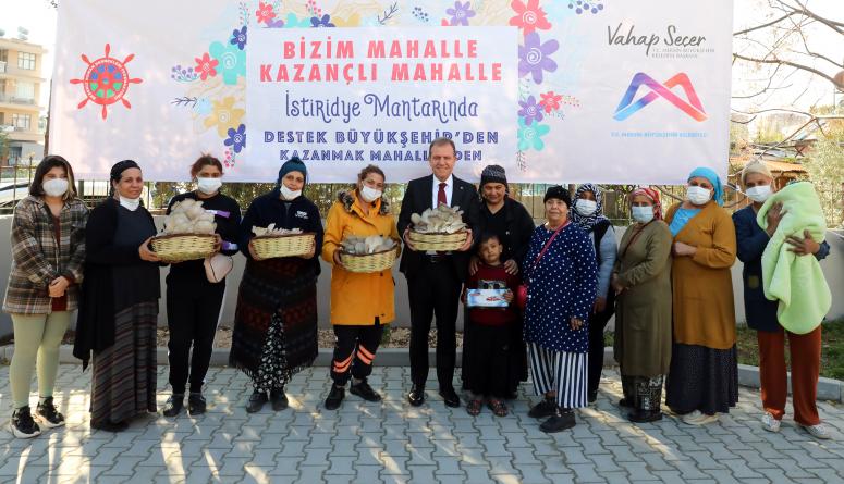 BAŞKAN SEÇER, ROMAN KADINLAR İLE MANTAR HASADI YAPTI