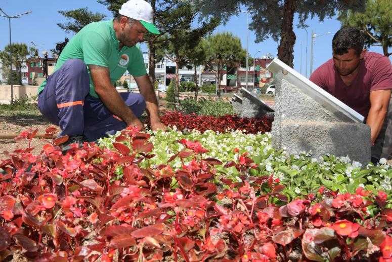 TOROSLAR’IN YEŞİL ALANLARI ÇİÇEKLENDİ