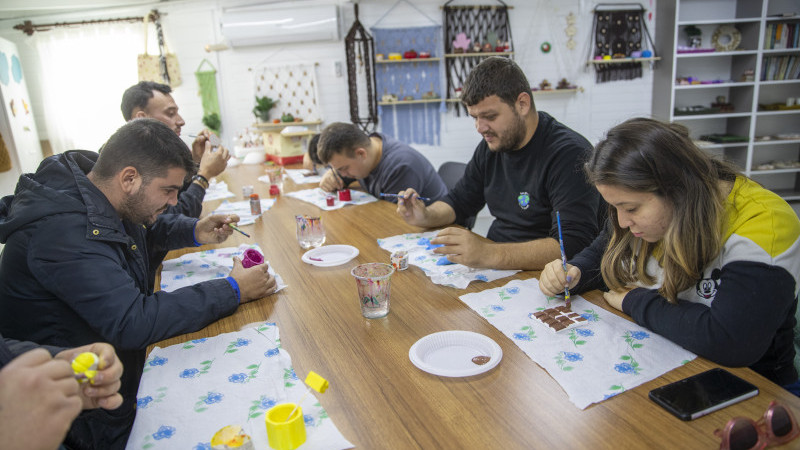 Mersin Haber/Özel Bireyler Yılbaşı İçin Seramik Boyadılar