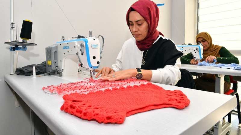 Mersin Haber/ El Emeği Göz Nuru Ürünler Kıyafet Evi’nden Çocuklara Ulaşıyor 