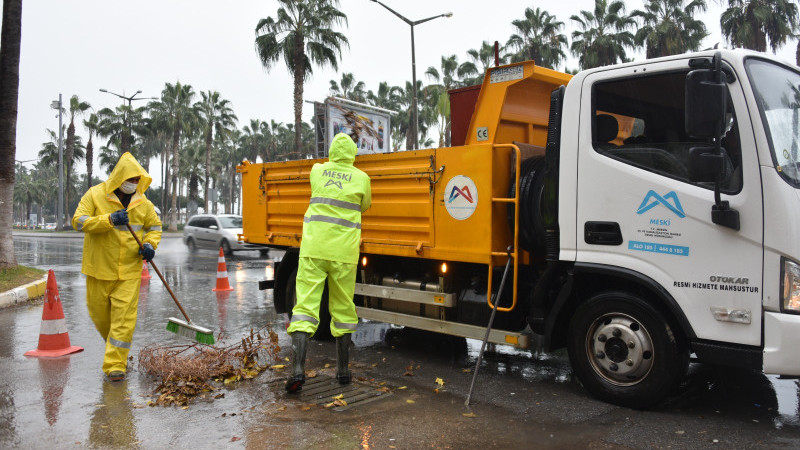 Mersin Büyükşehir Ve MESKİ Ekipleri Olası Sel Riskine Karşı Teyakkuzda 