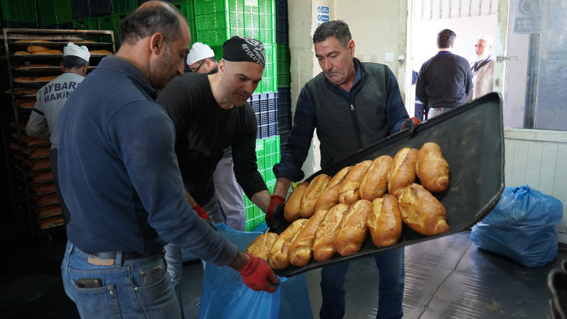 Tarsus Belediyesi Halk Ekmek Fırını’nda Üretilen Ekmeklerin Tümü Deprem Bölgesine Gönderiliyor