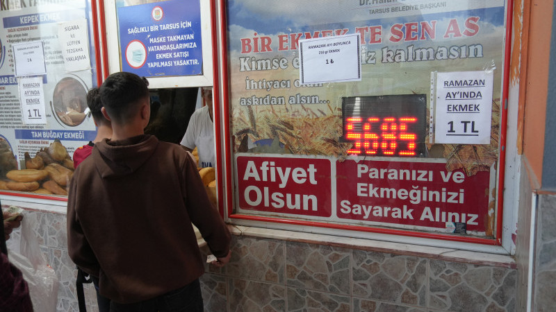 Tarsus Halkı Türkiye’nin En Ucuz Ekmeği İle Ramazan’ı Karşıladı