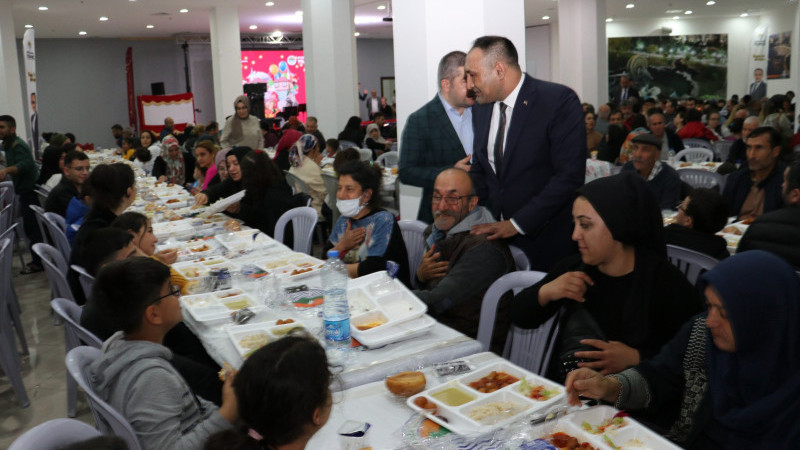 Mersin Haber/ Başkan Yılmaz, Depremzede Ailelerle İftarda Buluştu