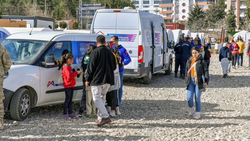 Gezici Hizmet Araçları Depremzedeler İçin Bölgede 