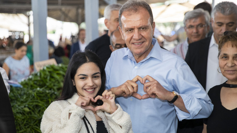 Başkan Seçer, Yenişehir Eğriçam Pazar Yerinde Vatandaşla Buluştu