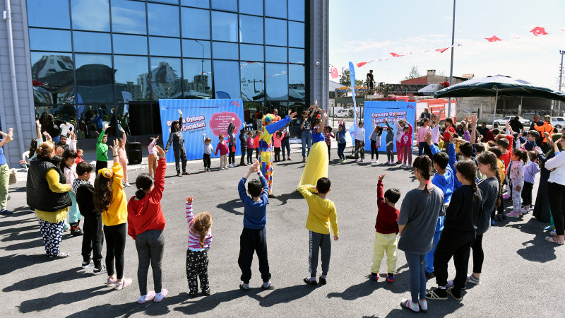 Depremzede Çocuklar Büyükşehir’in Etkinlikleri İle Çok Eğleniyor 