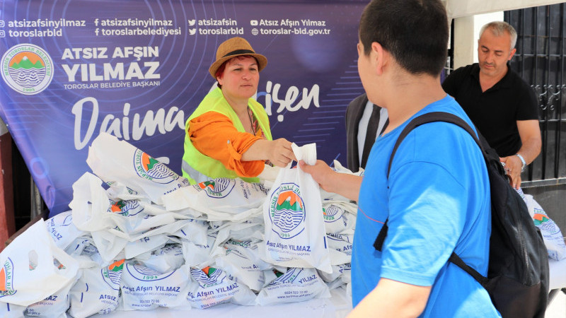 Toroslar Belediyesi LGS Sınavında Öğrencileri Yalnız Bırakmadı