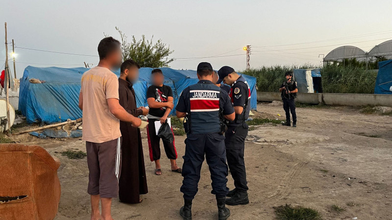 Mersin’de Jandarma’dan Yabancı Uyruklu Şahıslar Ve Düzensiz Göçe Yönelik Huzur Uygulaması  