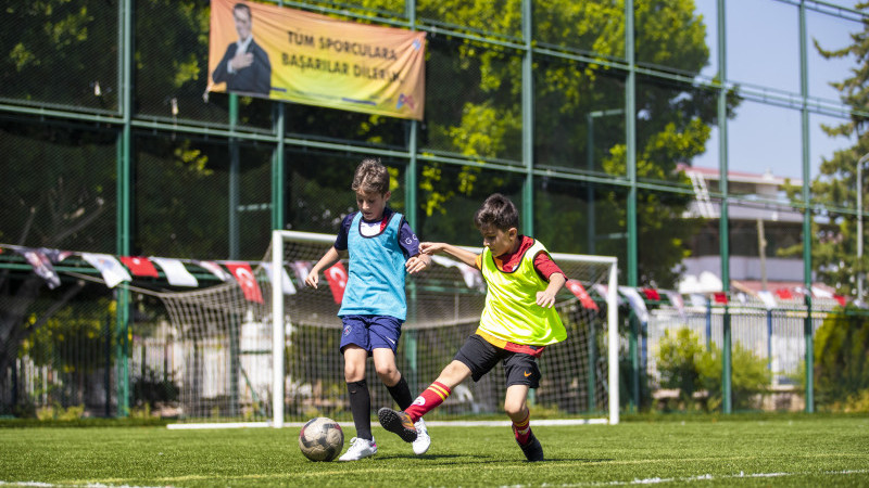 Mersin Haber/ Büyükşehir Futbol Kursuyla Çocuklar Yazı Sportif Geçiriyor