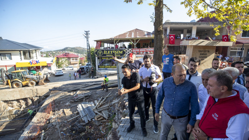 Başkan Seçer, Katlı Otopark Ve Pazar Yeri İnşaatını İnceledi