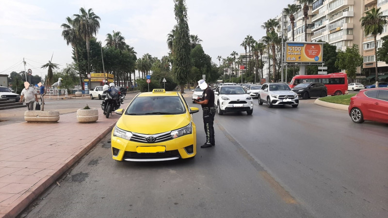 Mersin’de 462 araç trafikten men edildi