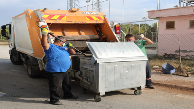 Mersin Haber/ Toroslar’da Çöp Konteynerleri Dezenfekte Ediliyor