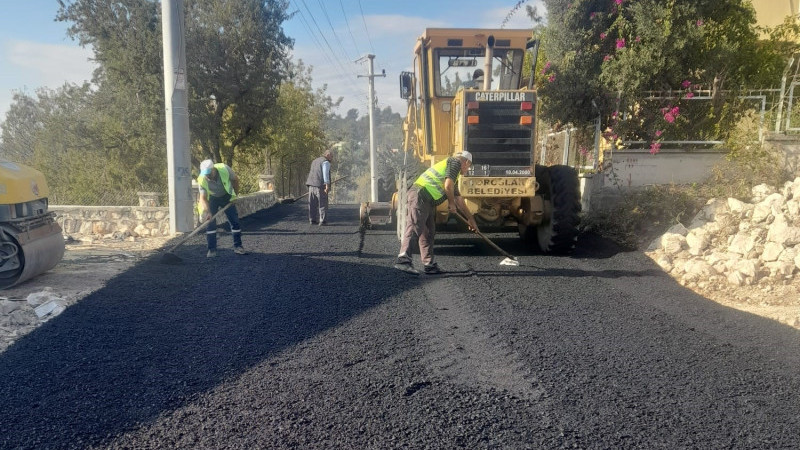 Toroslar Belediyesi, Merkezde Ve Yüksek Kesimlerde Üst Yapı Çalışmalarını Aralıksız Sürdürüyor 