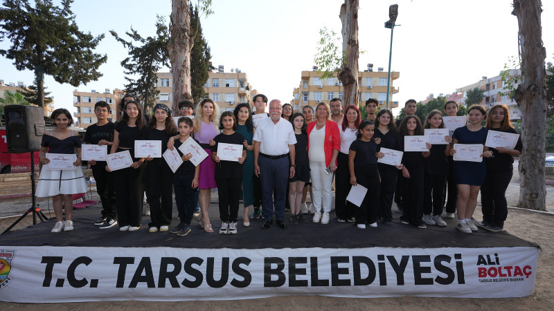 TARSUS BELEDİYESİ KURSİYERLERİ BELGELERİNİ ALDI