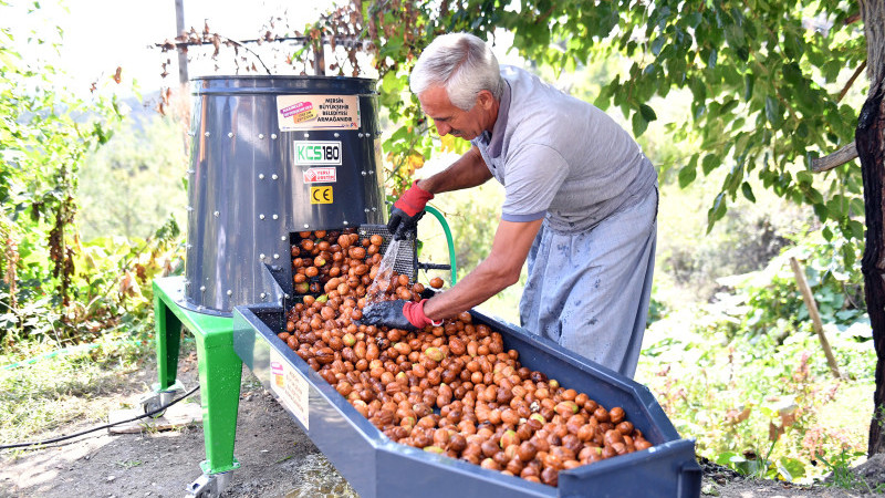 BÜYÜKŞEHİR, ÜRETİCİYİ MAKİNE EKİPMANLA DA DESTEKLİYOR