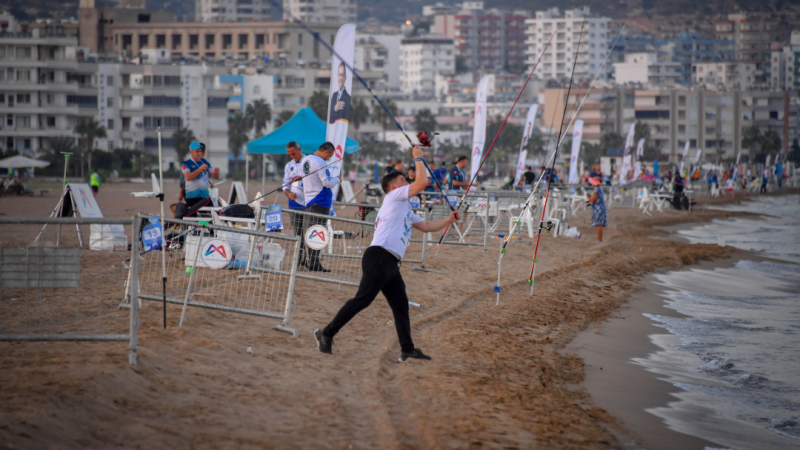 7. ALTIN KANCA SURFCASTİNG TURNUVASI BÜYÜKŞEHİR TARAFINDAN DÜZENLENDİ