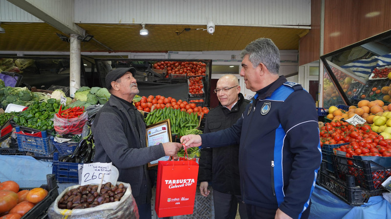 TARSUS BELEDİYESİ’NDEN ESNAFA DESTEK: RUHSATLAR TESLİM EDİLDİ