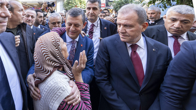 BAŞKAN SEÇER VE CHP GENEL BAŞKANI ÖZEL, MERSİN’DE VATANDAŞIN SESİNE KULAK VERDİ