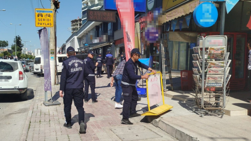 TARSUS’TA ZABITALARIN KALDIRIM İŞGALLERİNE KARŞI DENETİMLERİ DEVAM EDİYOR 