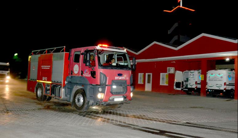 MERSİN BÜYÜKŞEHİR EKİPLERİ, TUNCELİ’DEKİ YANGINA MÜDAHALE İÇİN YOLA ÇIKTI