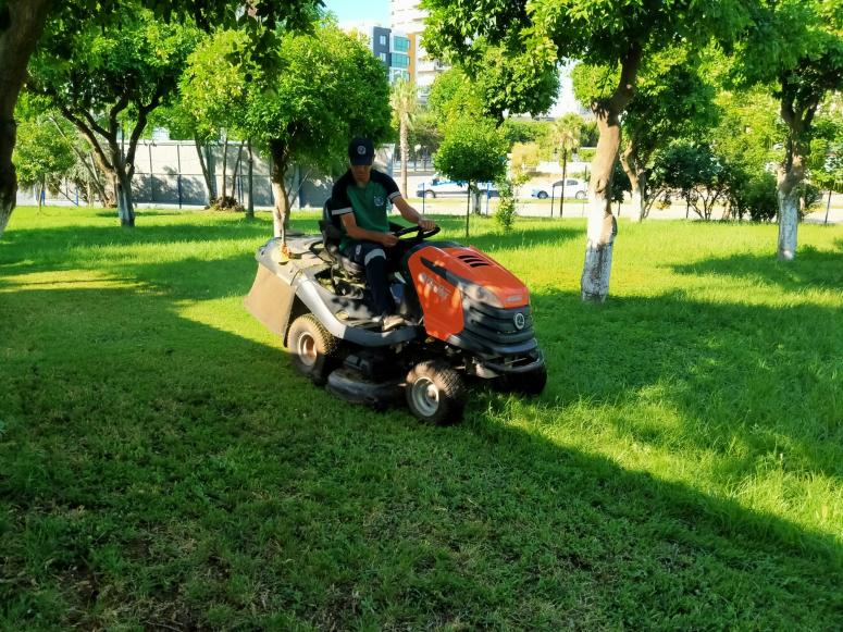 Yenişehir Belediyesi park ve yeşil alanlarda çalışmalarını sürdürüyor